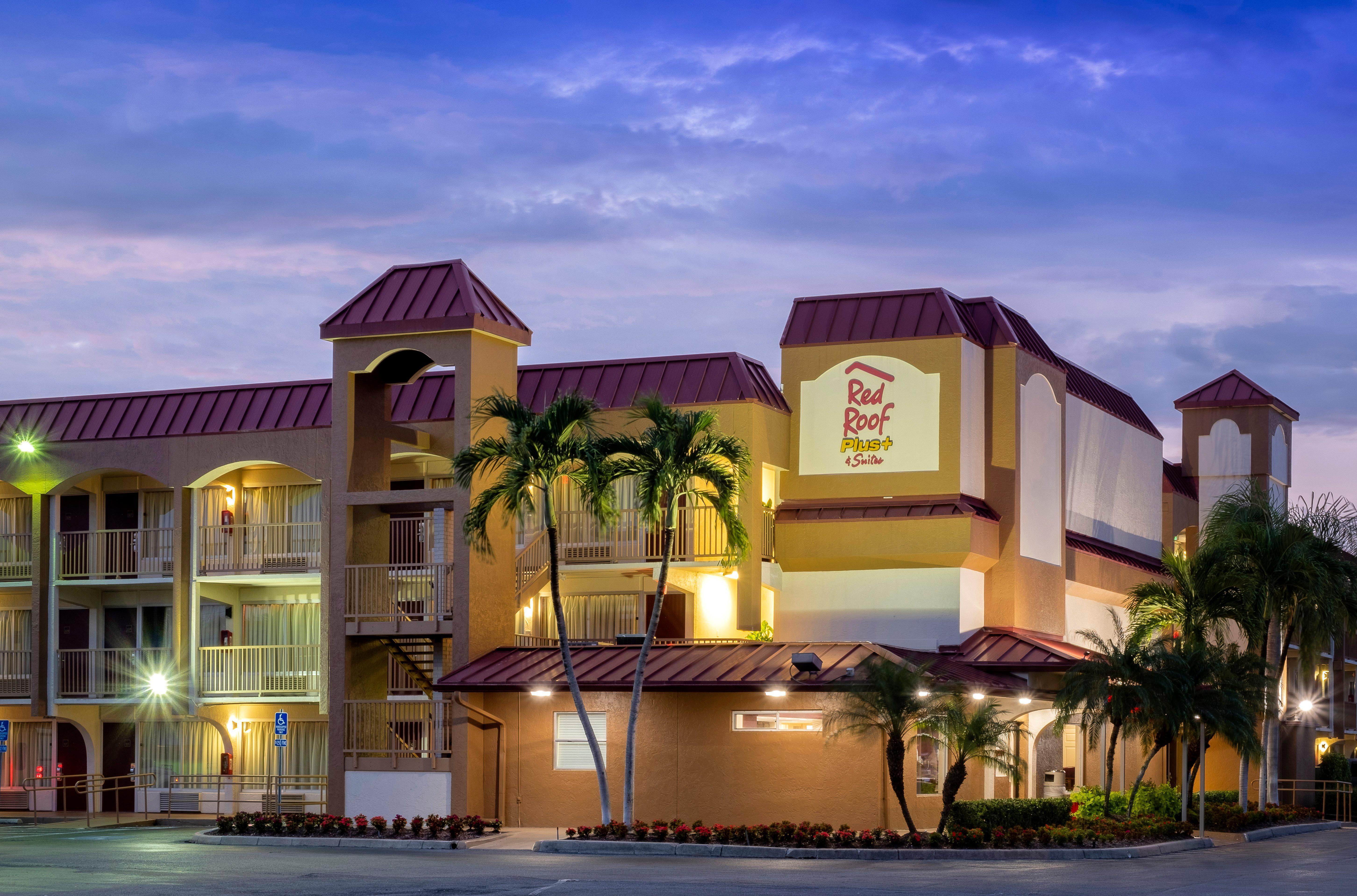 Red Roof Inn Plus+ & Suites Naples Downtown-5Th Ave S Exteriér fotografie