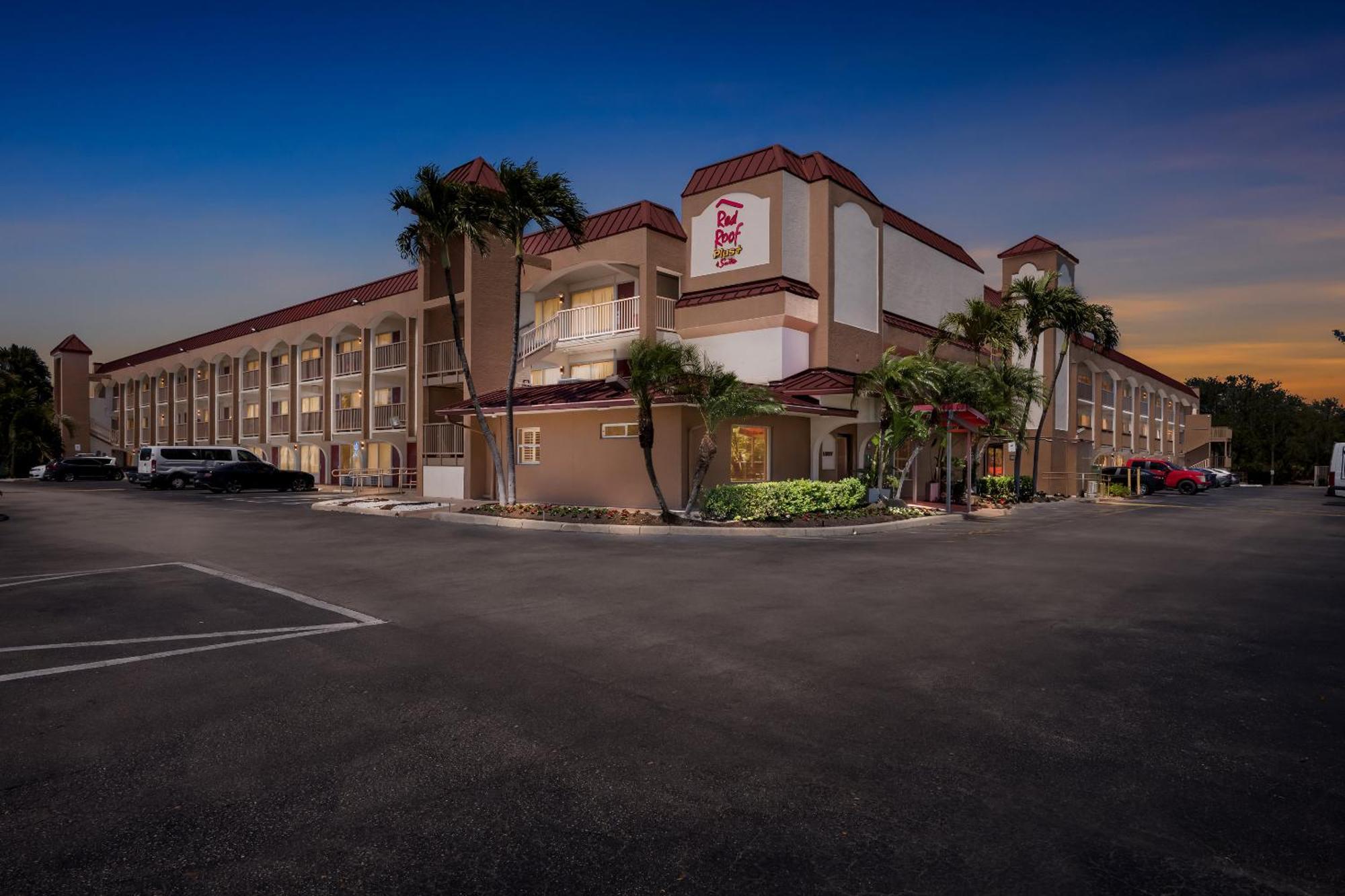 Red Roof Inn Plus+ & Suites Naples Downtown-5Th Ave S Exteriér fotografie