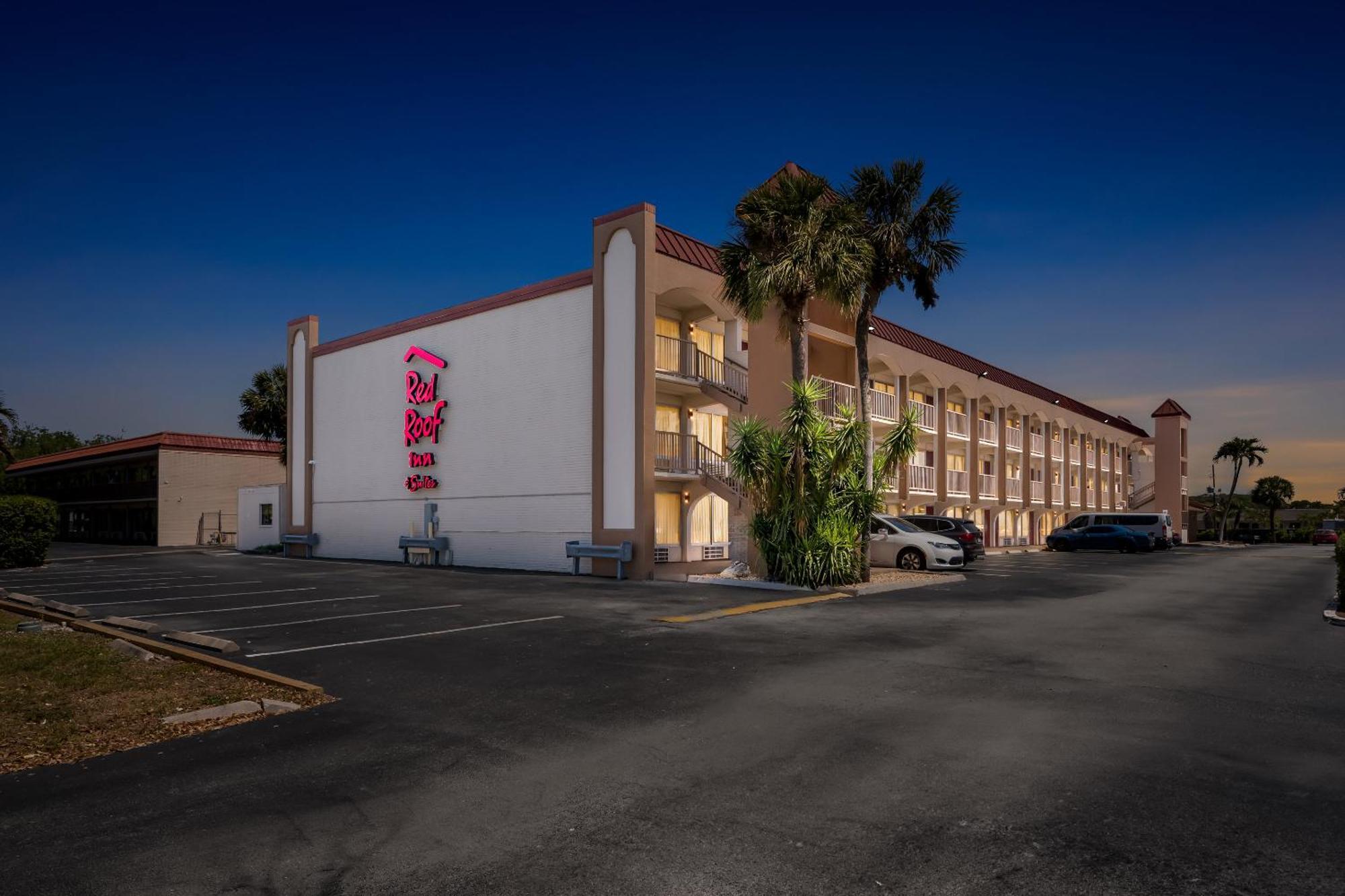 Red Roof Inn Plus+ & Suites Naples Downtown-5Th Ave S Exteriér fotografie